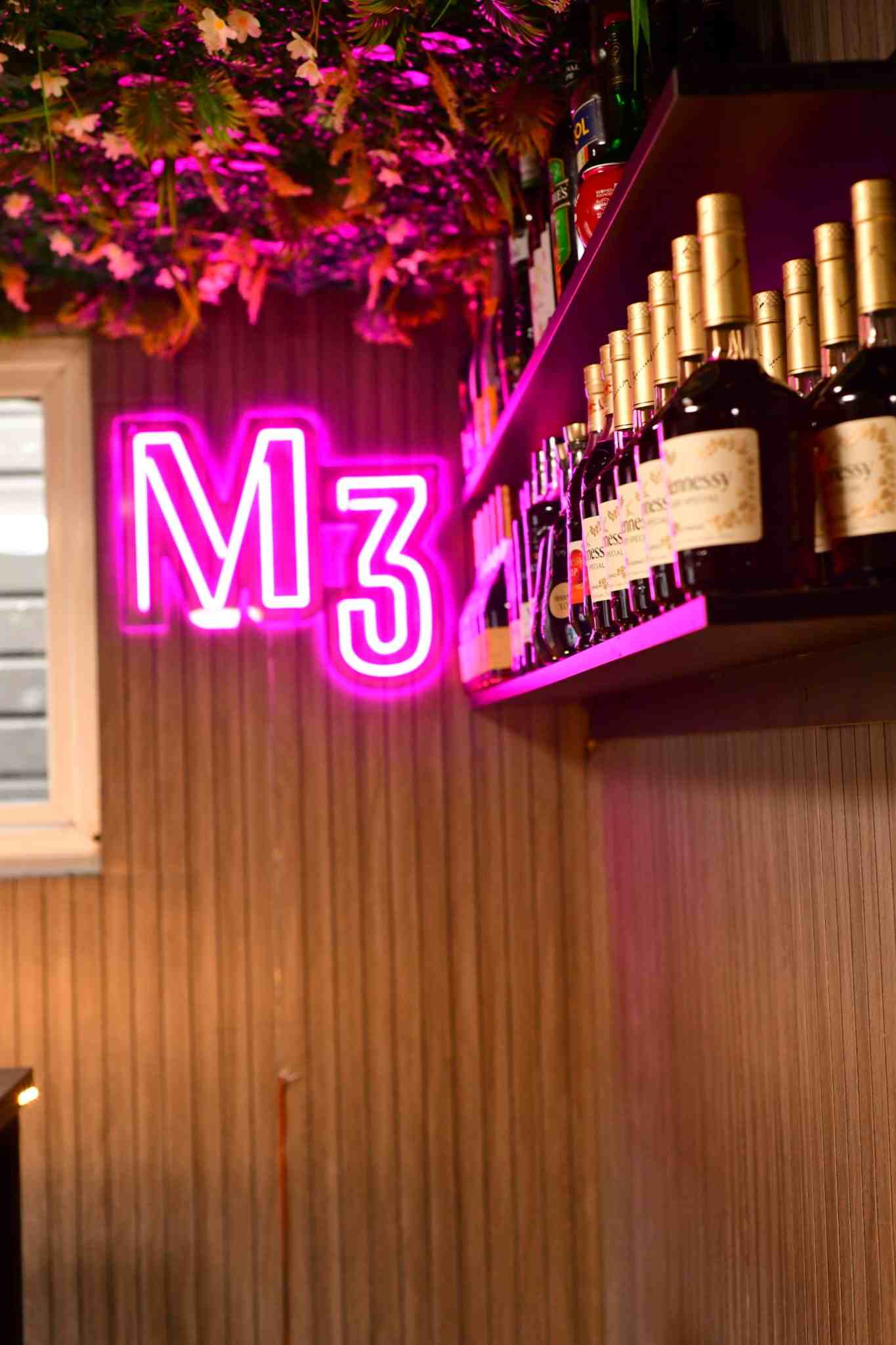 M3 Lounge - interior
